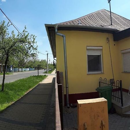 Appartement Dyta2 Apartman à Hajdúszoboszló Extérieur photo